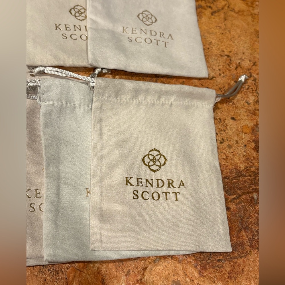 Lot of 15 Kendra Scott Jewelry Drawstring Gray Dust Bags Small Travel Pouches - Picture 2 of 7